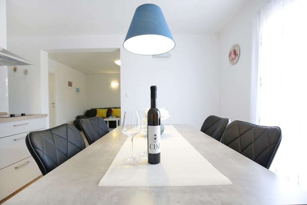 Apartments Nada Sukošan Extérieur photo